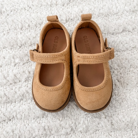 Old Navy Toddler Tan Suede Mary Jane Shoes - Size 6 - Picture 1 of 4